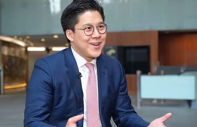 霍启刚又干大事了采访中谈梦想容光焕发做香港内地的沟通桥梁