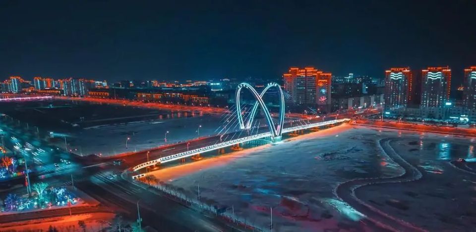 他用时一年拍出来延时摄影的延吉夜景