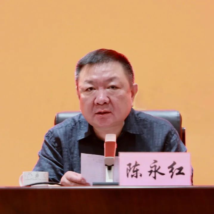 2015年至2022年,陈永红多次收受下属和私营企业主所送礼金,购物卡等.