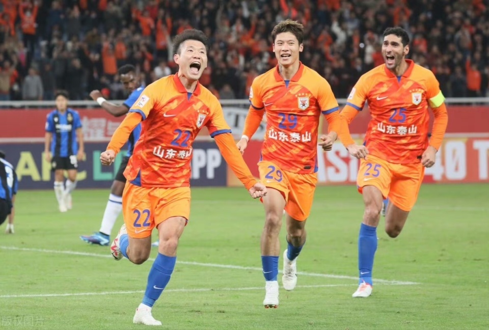 李源一续约让一人羡慕不已,他曾两次因钱拒绝泰山队