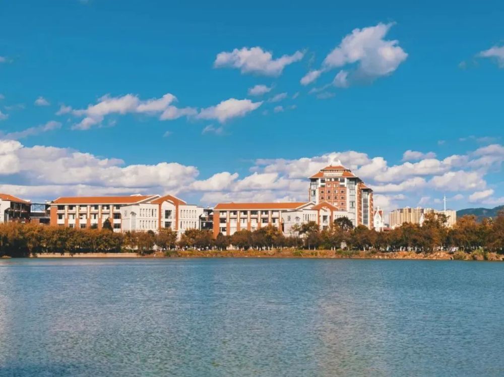 来呈贡上大学 主播带你逛高校|云南民族大学:够民族,够特色!_腾讯新闻