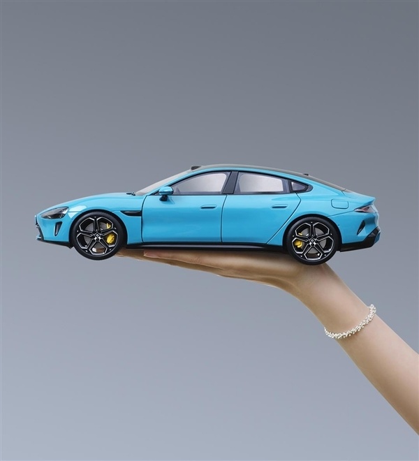 数小米su7 1:18合金车模了,售价499元,目前小米汽车app显示"暂时缺货"