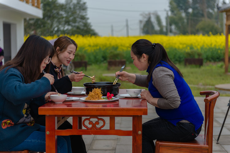 四川最大的油菜种子生产基地罗江油菜花盛开了