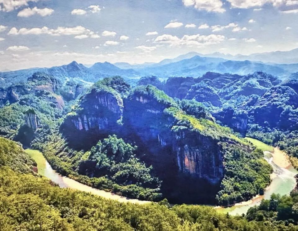 图丨彭善安武夷的"两极"风光编著/宋春朗读丨陈慧武夷山的名胜古迹多