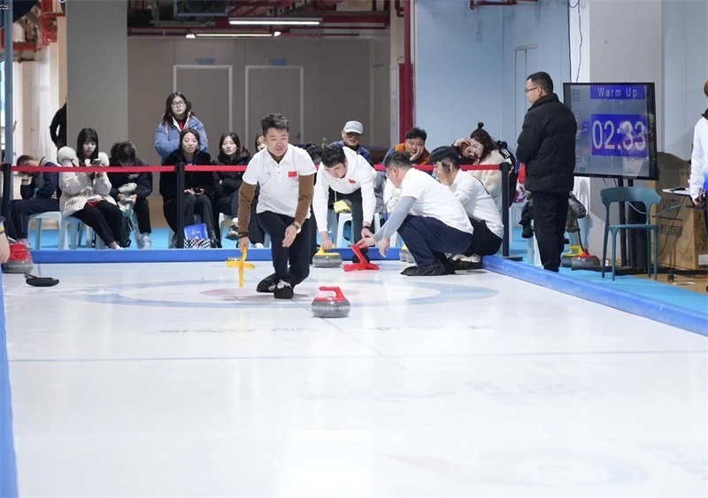 第一届全国陆地冰壶城市巡回赛在平潭开赛300多名选手竞技