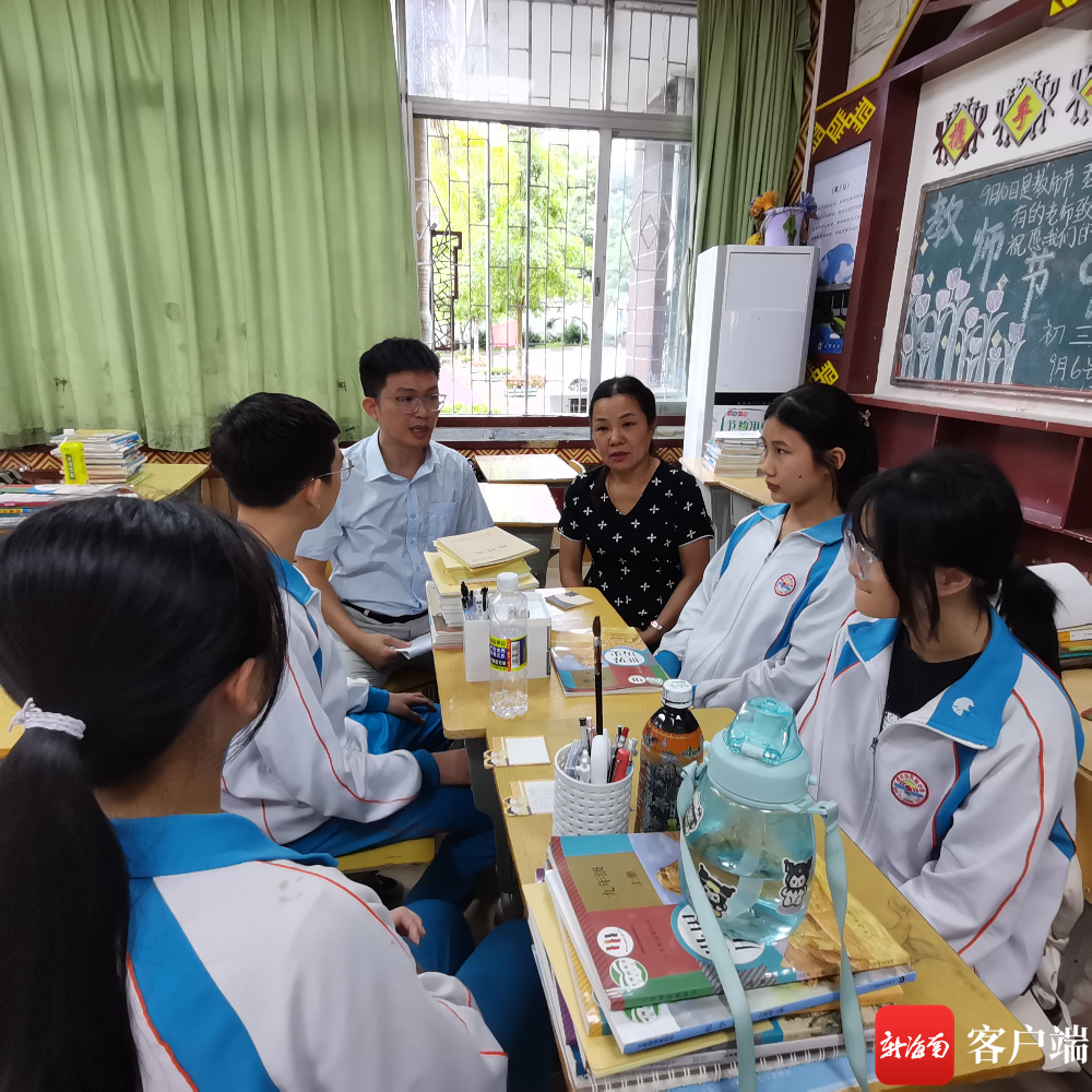 儋州市民族中学教师万琼:躬耕教坛以德化人 勇挑重