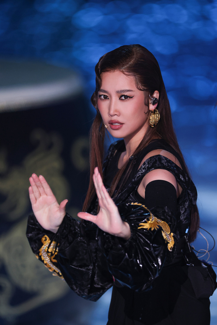 《浪姐4》一言难尽,谢娜被力捧,徐怀钰划水却晋级