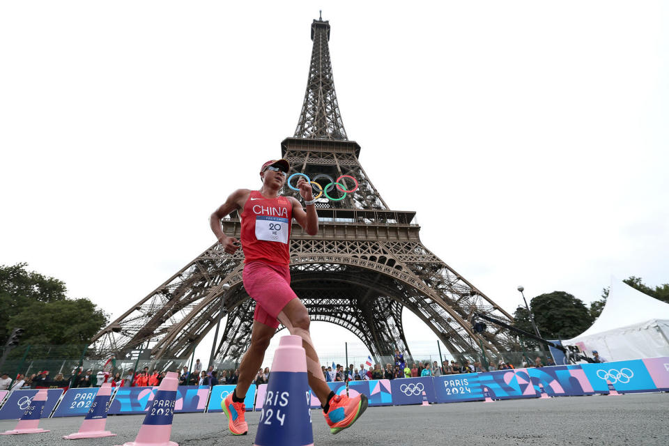 马拉松竞走混合接力首次亮相奥运会,两组中国队选手分列第14名和第15
