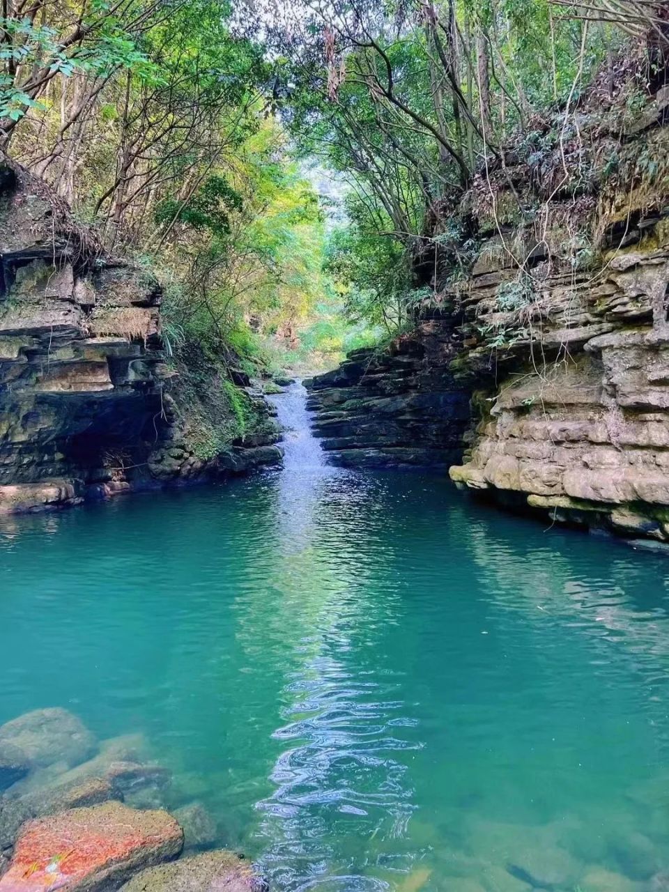 图源|@粟【su】先生深藏在花溪红岩峡谷中的美景,是充满生机的艺术