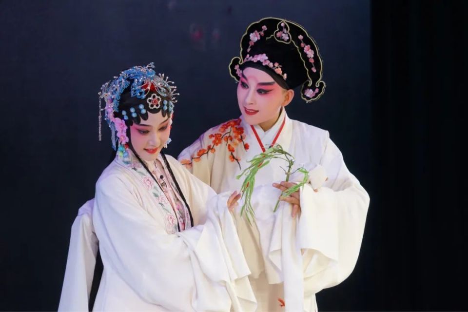 海鸥怎么呼吸大戏看北京10月21-27日文艺资讯丨莫里康内音乐会回溯经典_https://www.jmylbn.com_新闻资讯_第81张