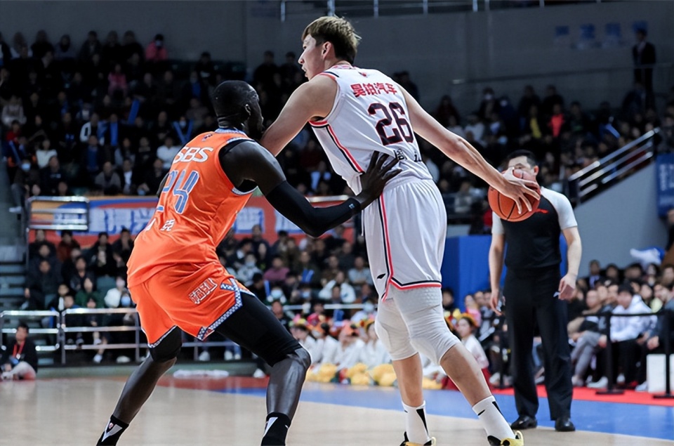 广东120116福建最后3分钟7画面回顾周琦5防1攻制胜