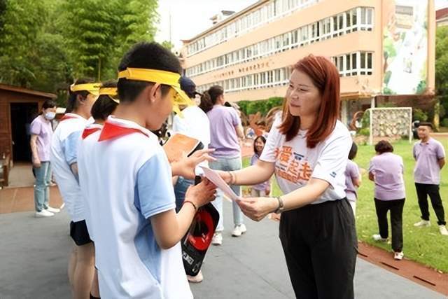 斯凯奇为爱一起走爱在六一舒适运动会走进启智学校