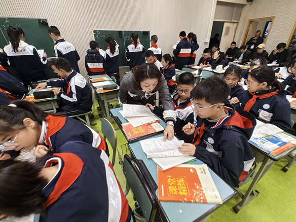 凉山州县级名校长到龙泉七中跟岗培训_腾讯新闻