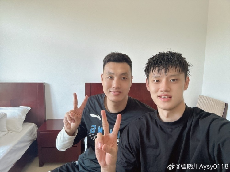 翟晓川微博定位中国人民警察大学,目前他正在随队在此进行军训.