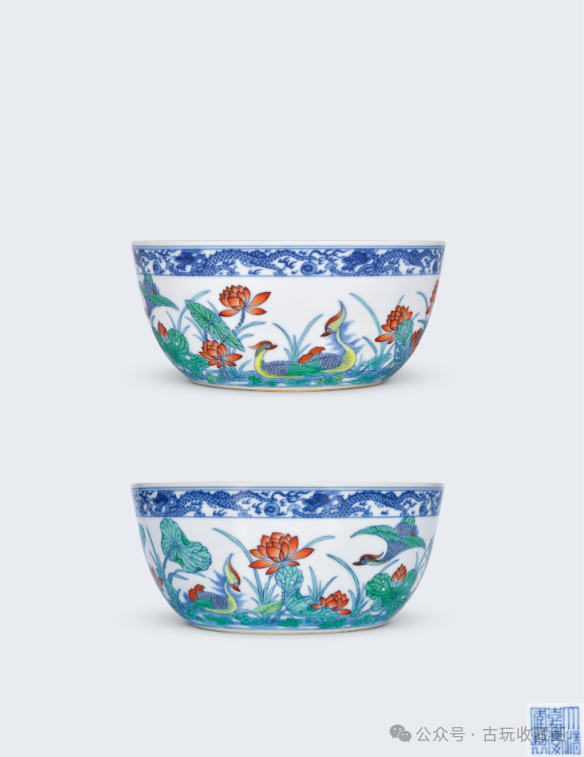 清嘉庆 斗彩荷塘鸳鸯图卧足碗