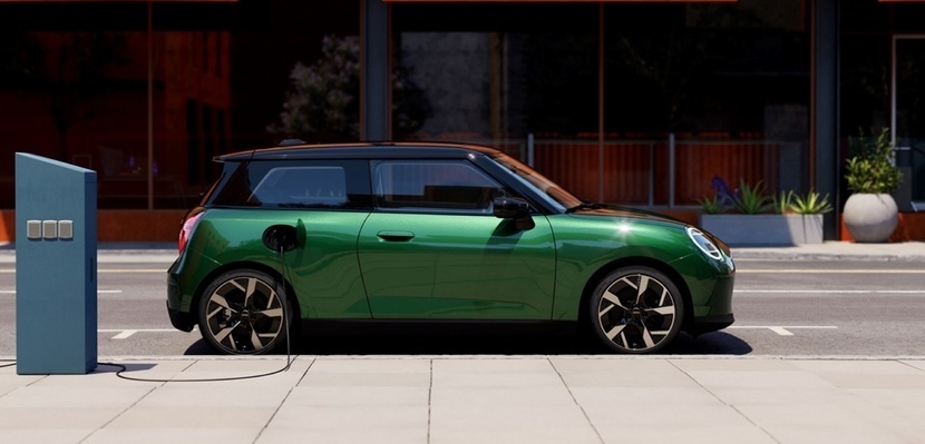 但是在魔都上海,有一条比较尴尬的规定,一些低价的微型车,是无法拿到