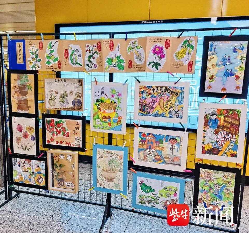 12日,23日,在亲子画展现场先后开展中医养生,妇幼关爱,少年儿童心理