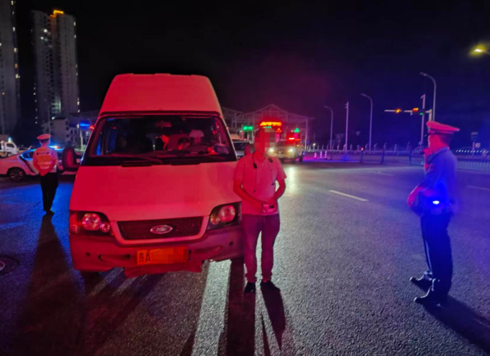 “这是我舅舅，这是我舅妈！”，大型“认亲翻车”现场...... | 五大曝光_腾讯新闻