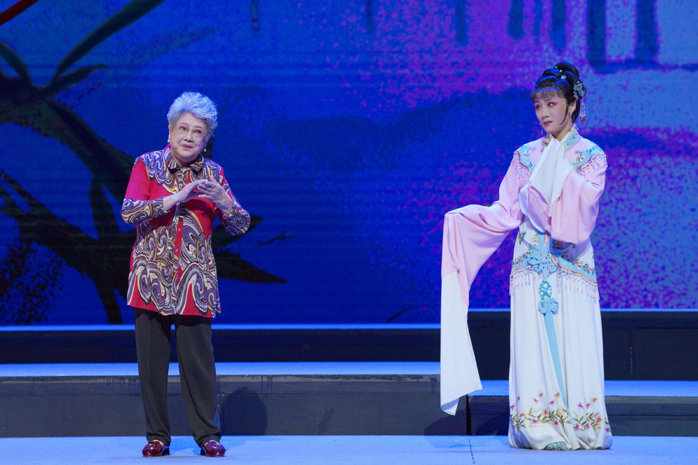 "小紫鹃"孟莉英去世,她是越剧舞台永远的"丫鬟王"_腾讯新闻