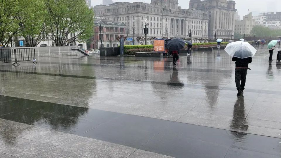 雨水滴答湿度大,申城陷"云里雾里"_腾讯新闻