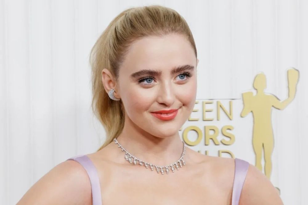 "蚁人女儿"凯瑟琳·纽顿复古杂志大片,金发大波浪可爱娃娃脸_腾讯新闻