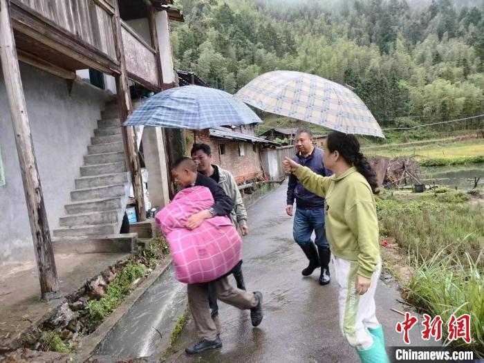 福建邵武遭遇强降雨 当地全力组织抢险救灾 腾讯新闻