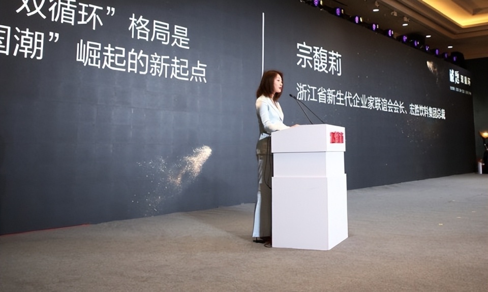 宗馥莉:"抛弃"王力宏,拒绝王思聪,却在父亲离世后被一众"捞男"求婚,她