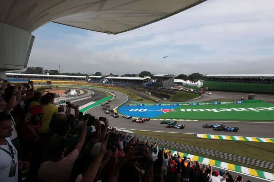 赛车场=名利场,进了围场怎么穿?