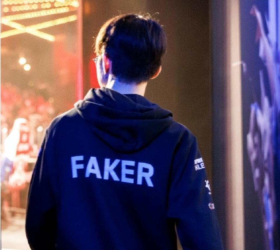 msi或将上演lck内战!faker再回巅峰,姿态质疑caps出装理解