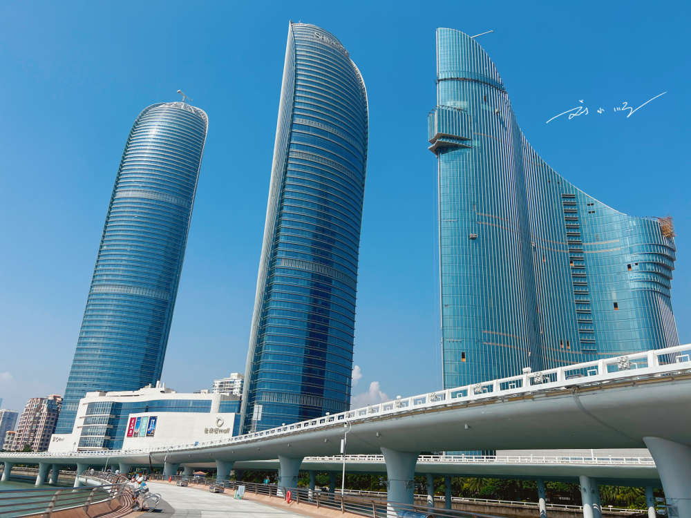 厦门"新地标"建筑,就在双子塔旁边,有人觉得好看,有人觉得丑-腾讯新闻