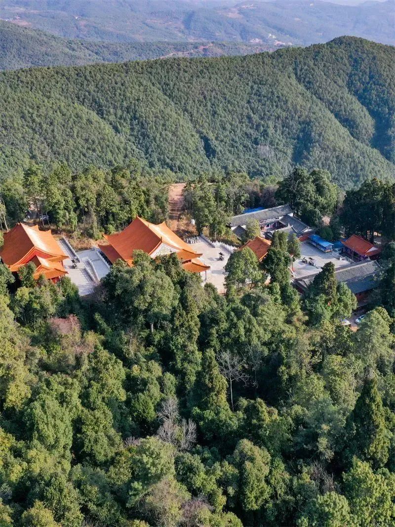 楚雄紫溪山景区:进入云雾缭绕的紫溪山,总让人觉得身处仙境,穿梭在