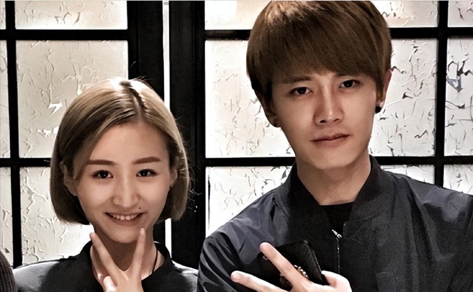 任嘉伦兰贺合照曝光,被扒两人10年前就认识,辛芷蕾也在吃瓜_腾讯新闻