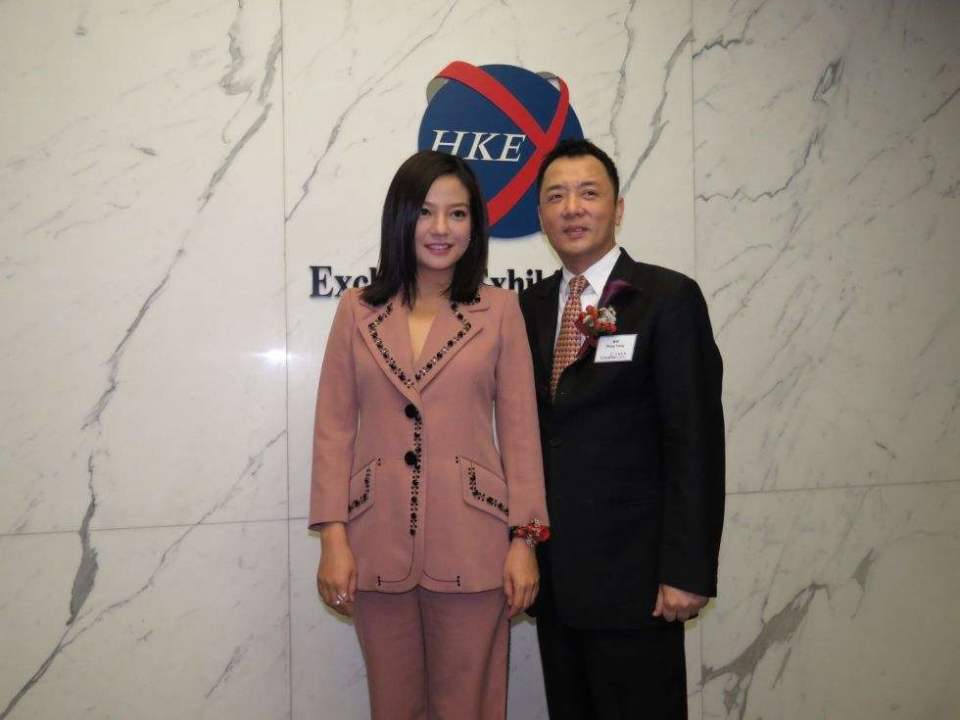 赵薇官宣离婚:前夫新闻与自己无关 黄有龙日前被曝欠巨额债款