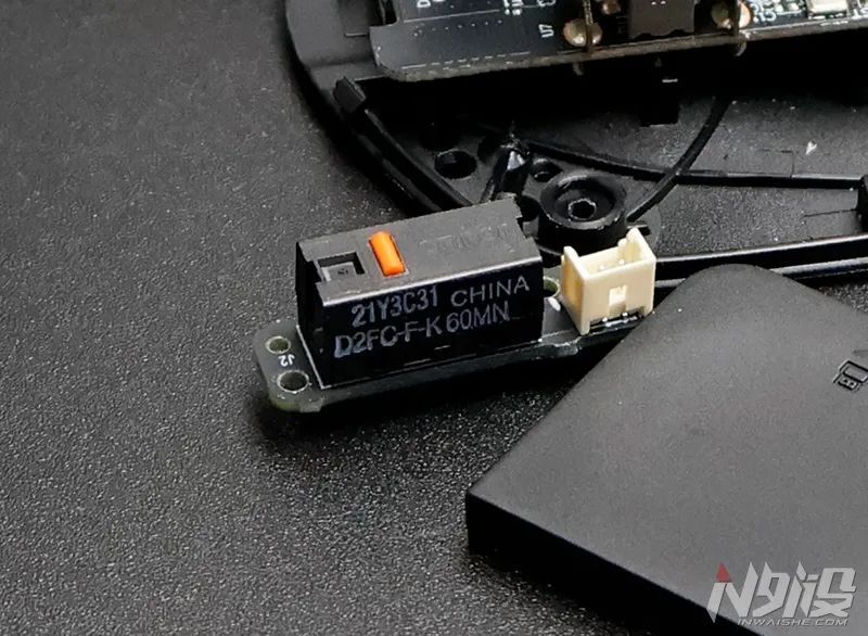 中小鼠新旗舰 雷柏vt1双模鼠标拆解评测