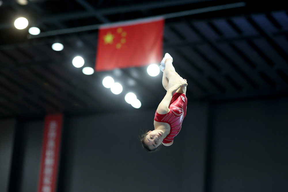 蹦床——全国冠军赛:朱雪莹获女子网上个人冠军
