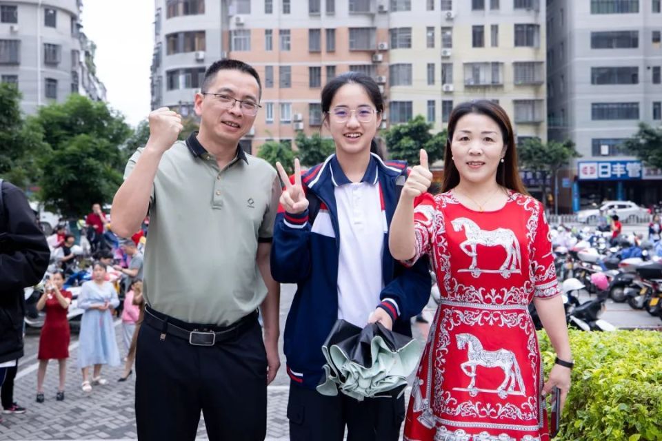 各所学校花式送考仪式感拉满安溪一中恒兴中学安溪六中02一大早在考生