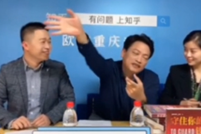 一片狼藉！重庆中央公园某高端地标项目，为何停摆至今？_腾讯新闻