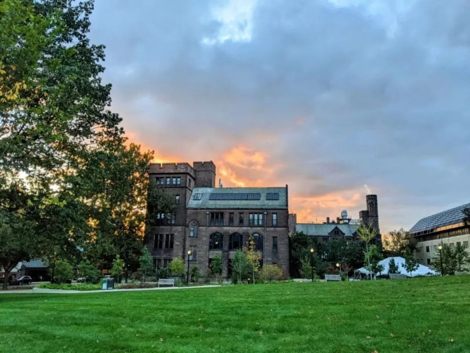 Ү³�Ŀ�Ů�����Ҳ�����������300��