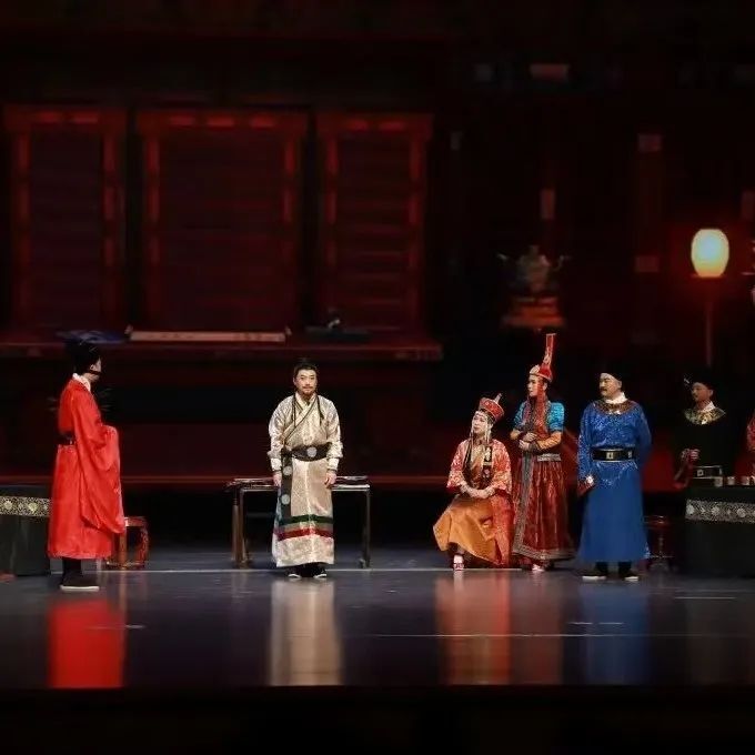 青山萍踪迹古剑秋霜寄别离昊雷声急唱尽兴亡曲中理琴歌歌如诉五水通波