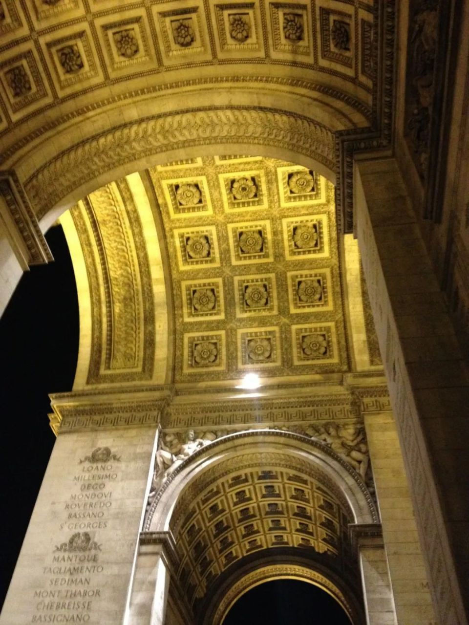 巴黎paris 埃菲尔铁塔la tour eiffel 凯旋门larc de triomphe