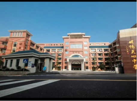 5,长沙市雅礼外国语学校——长沙市天心区黄土岭路218号地铁:1号线,4