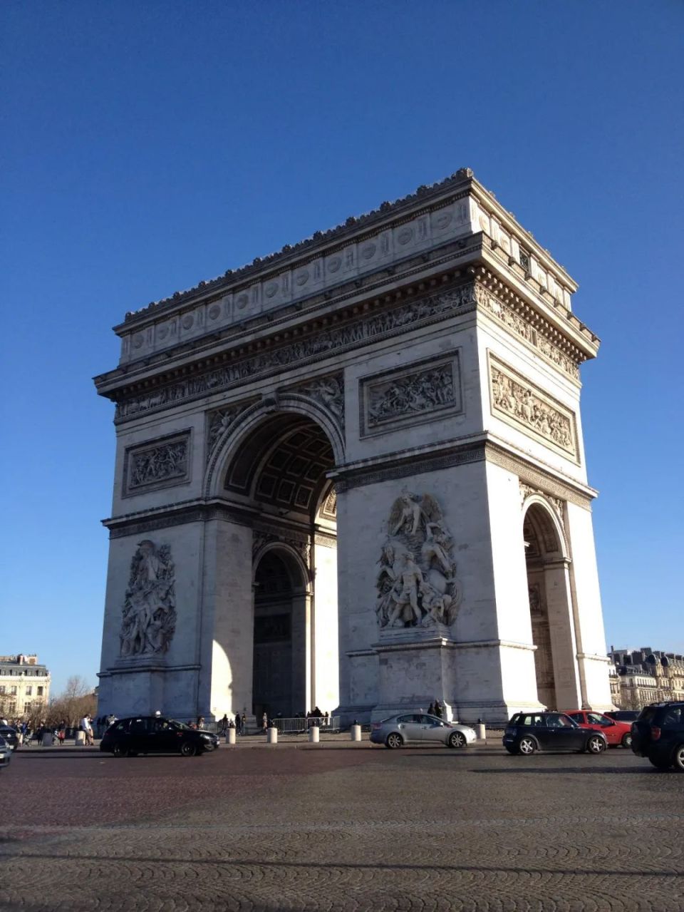 巴黎paris 埃菲尔铁塔la tour eiffel 凯旋门larc de triomphe