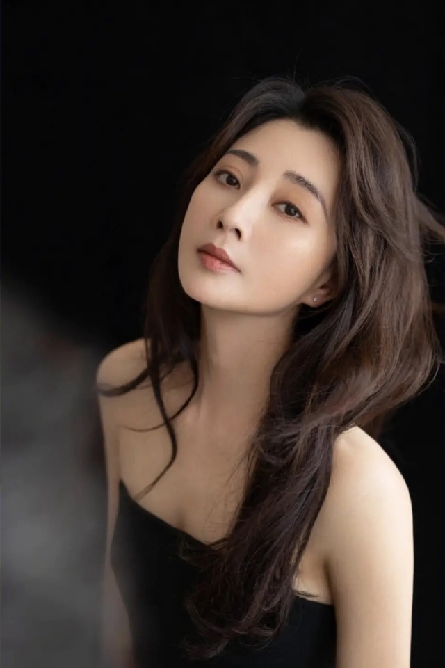 电鳗号|看到殷桃现场照,网友:真人美得让人窒息!