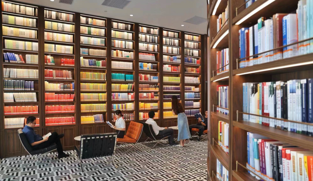 广州白云:人大代表奔走呼吁,为社区居民打造"家门口"的图书馆_腾讯