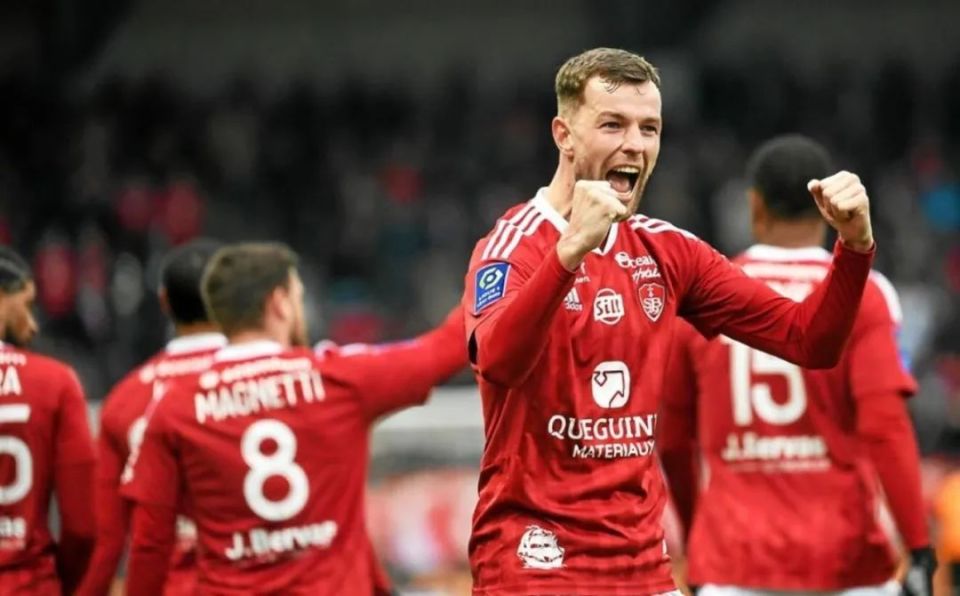 一支百年"鱼腩球队",正在冲向欧冠赛场_腾讯新闻