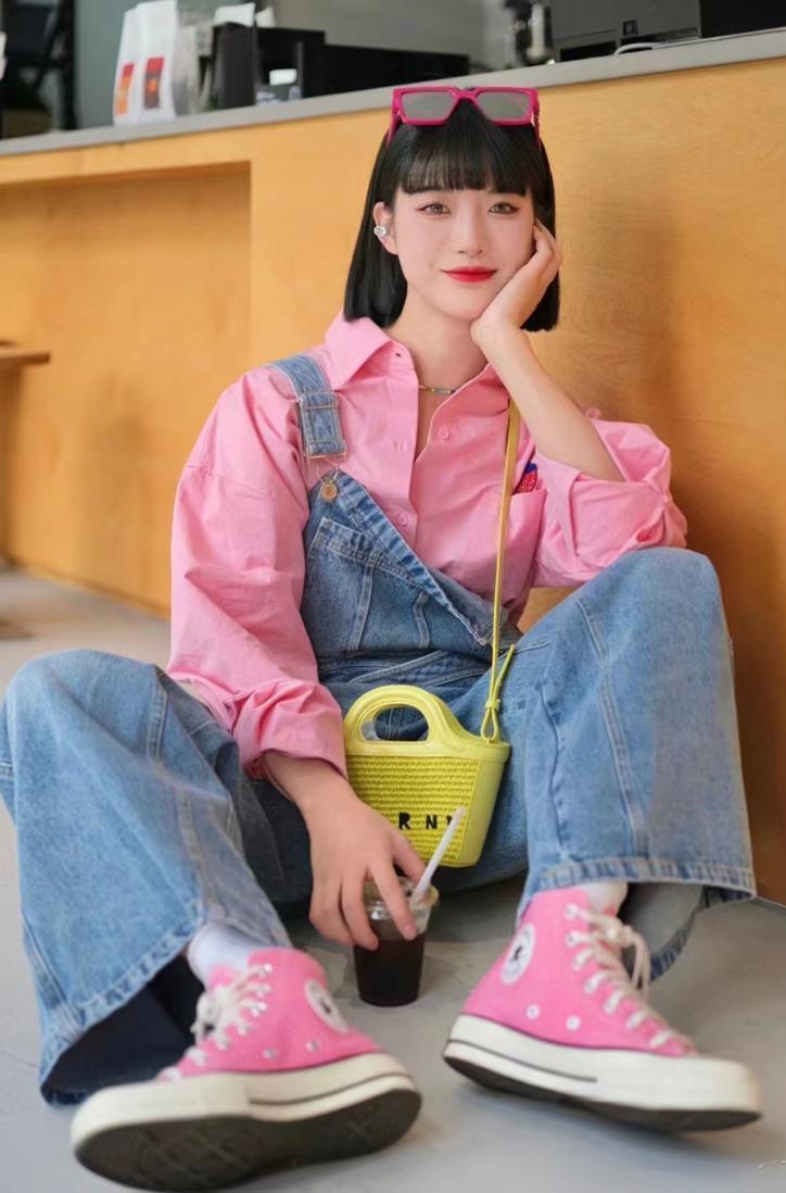 今年流行粉配蓝甜美又减龄的穿搭让你惊艳整个初夏