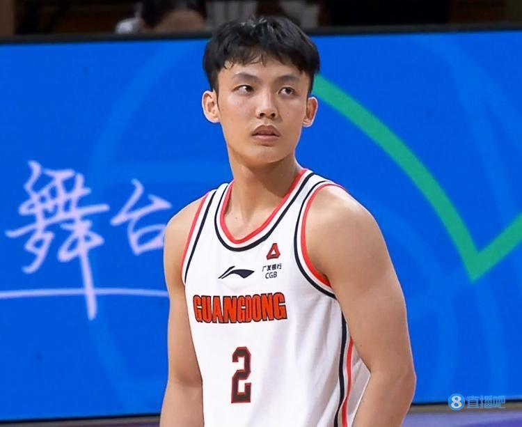赵探长:徐杰受伤广东后卫线吃紧 他在球队的作用暂时无人能替代_腾讯