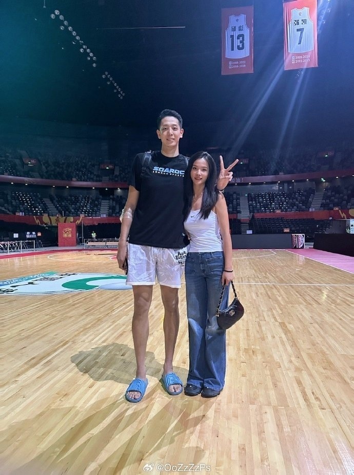 深圳主场取胜沈梓捷女友晒合照又一个新的赛季