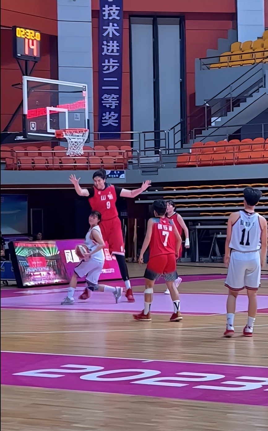 女姚明2米27张子宇爆砍38分17板率山东女篮挺进u16决赛却无缘国少