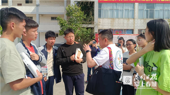 猫头鹰生涯教育走进省民中和嵩明四中